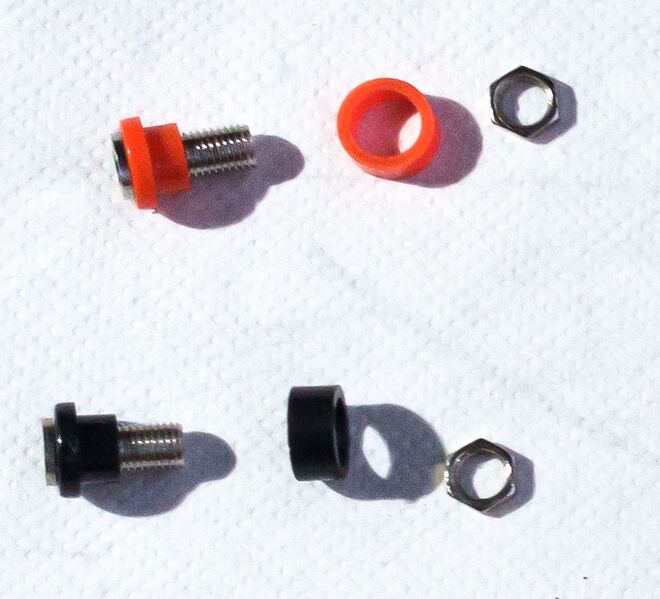 File:Thomann MCT-20 Bananenstecker.jpg